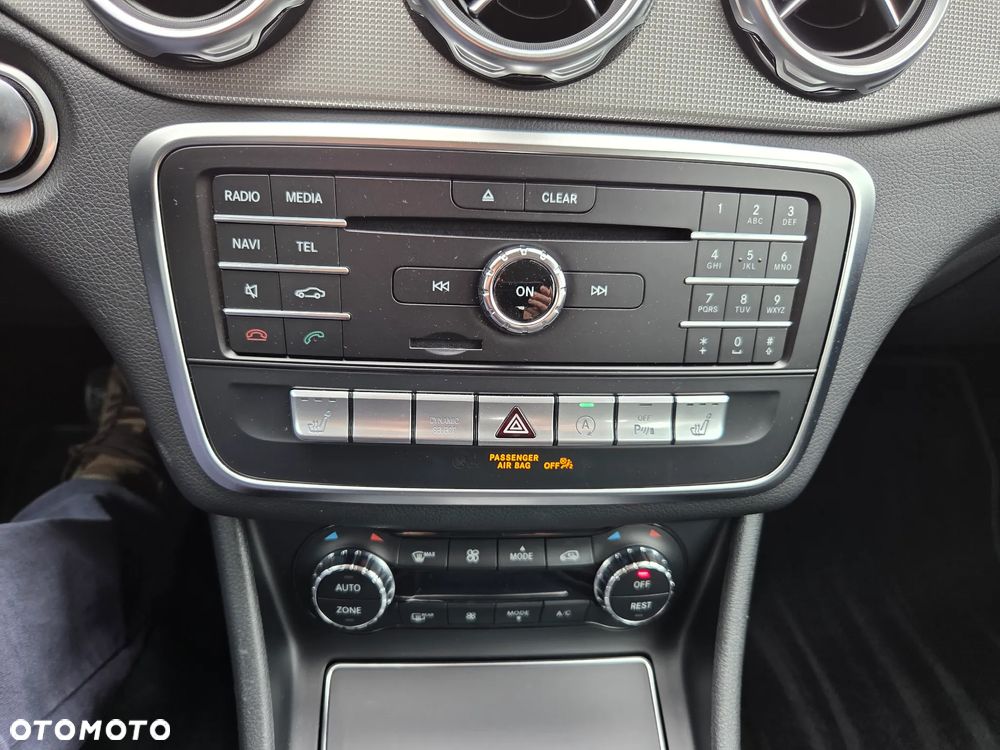 Mercedes-Benz GLA 200 7G-DCT Urban - 15