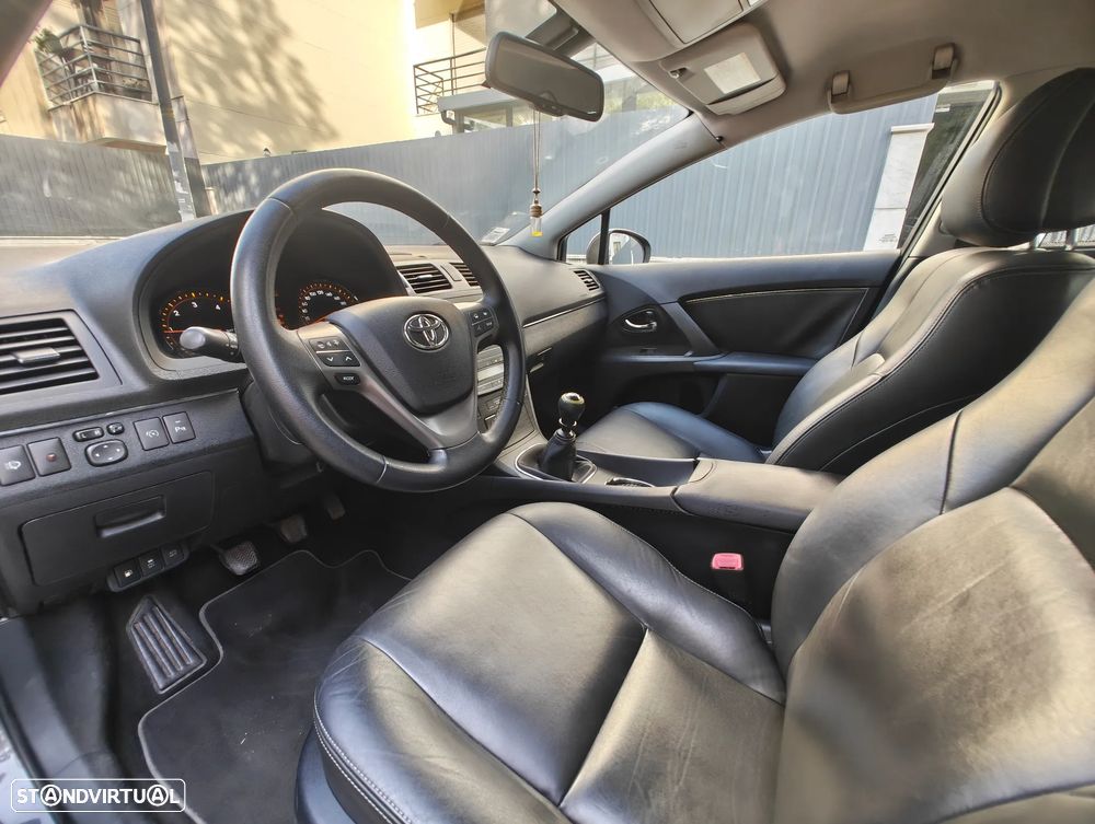 Toyota Avensis SD 2.2 D-4D Luxury +GPS+Pele - 21