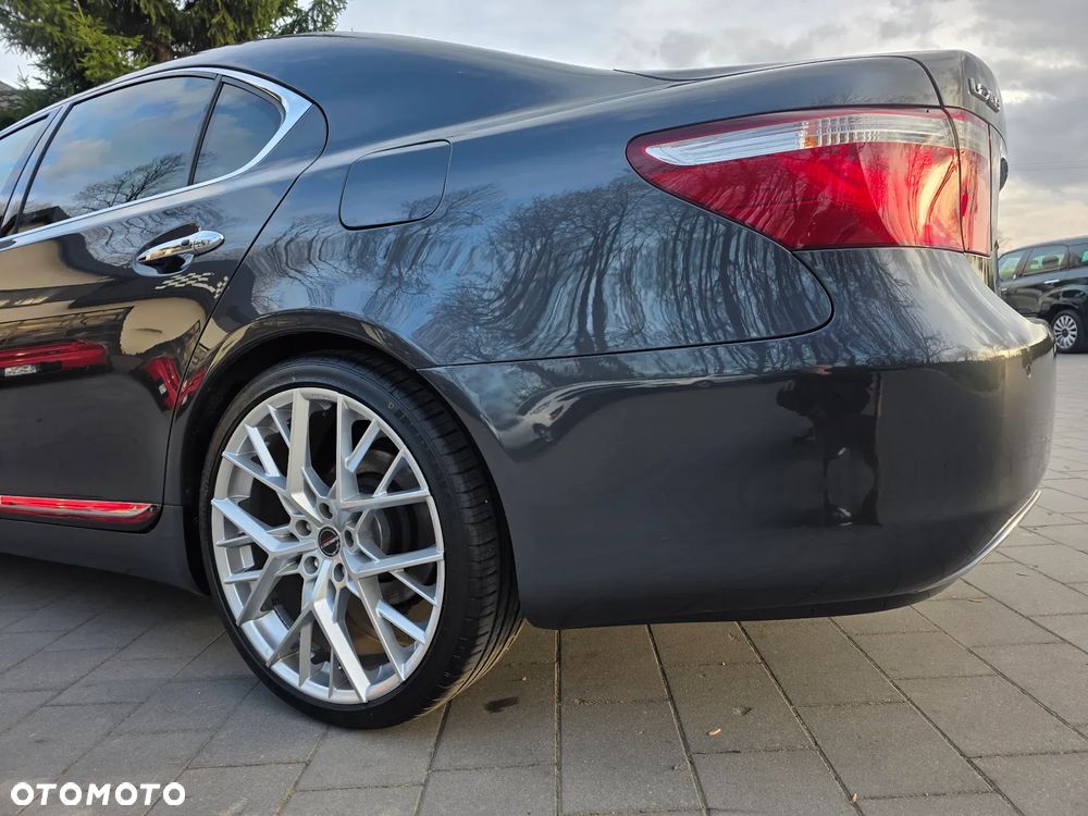 Lexus LS - 13