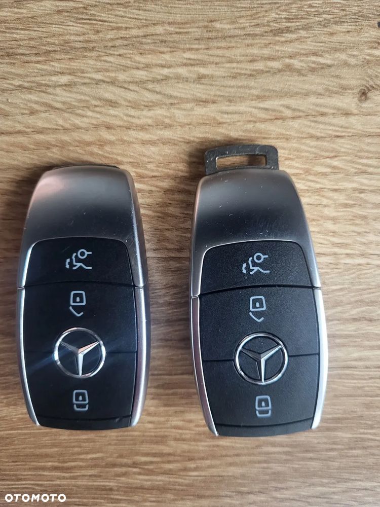 Mercedes-Benz CLA 180 7G-DCT AMG Line - 25