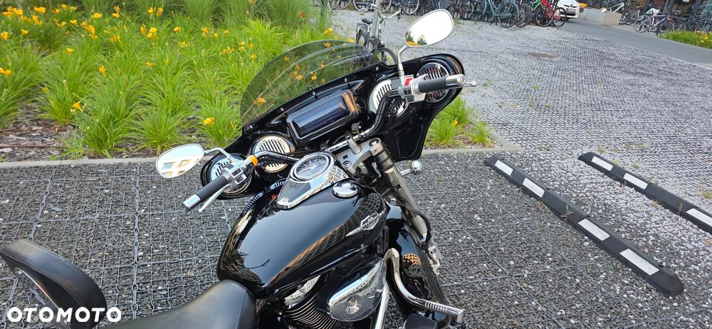 Suzuki Intruder - 17