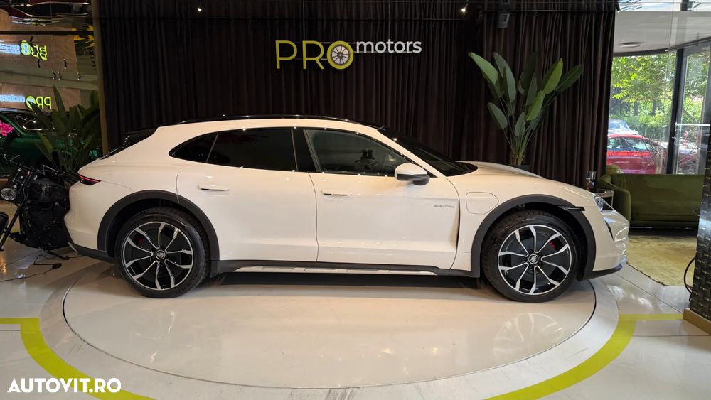 Porsche Taycan 4S Cross Turismo - 3