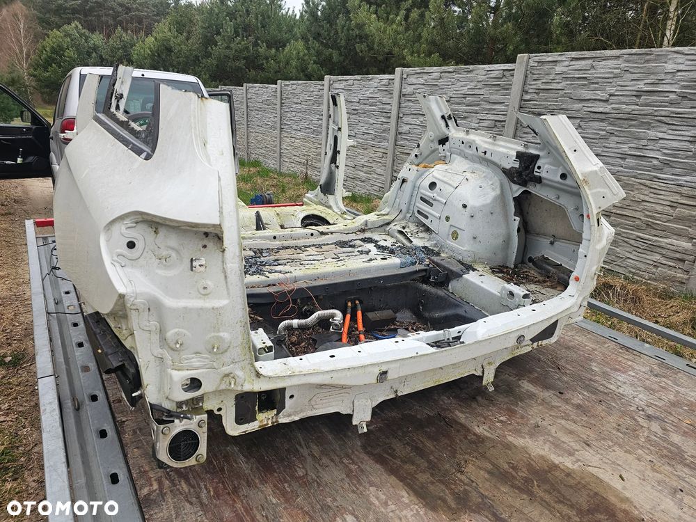DUPA TYŁ BŁOTNIKI PAS Z WANNĄ SŁUPKI MERCEDES W213 KOMBI - 3