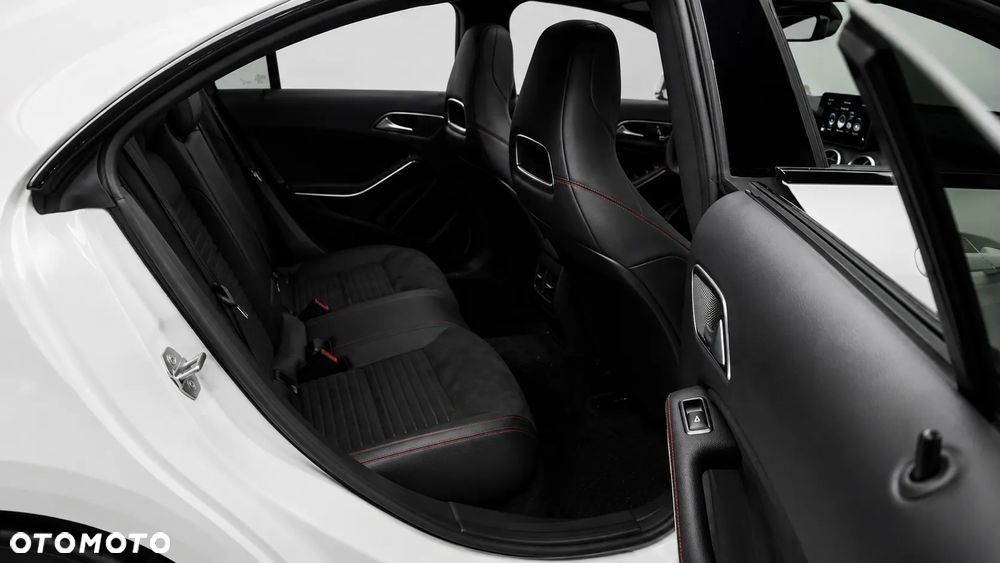 Mercedes-Benz CLA 250 4-Matic AMG Line - 30