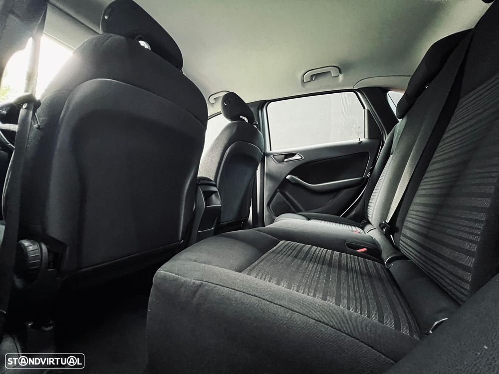 Mercedes-Benz B 180 d Style - 38