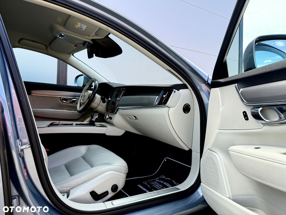 Volvo V90 Cross Country D5 AWD - 28