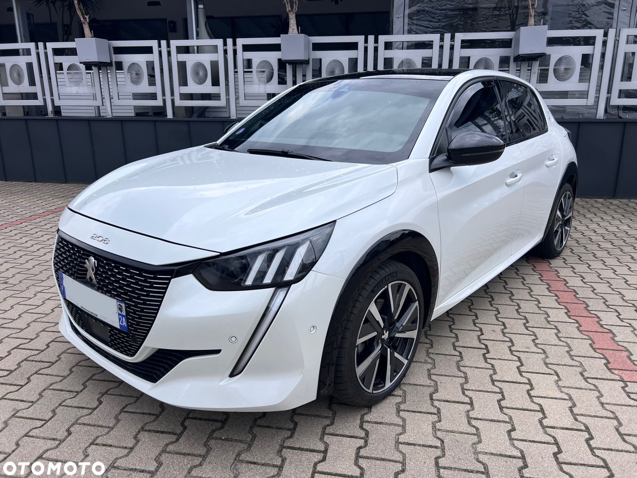 Peugeot 208 PureTech 100 EAT8 GT - 1