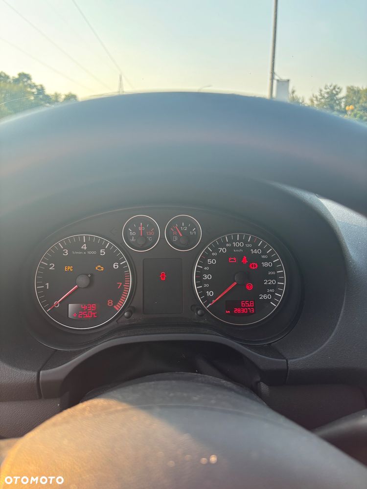 Audi A3 3-drzwiowe 1.6 Ambiente - 11