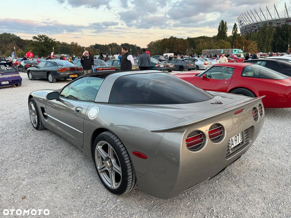 Chevrolet Corvette - 30