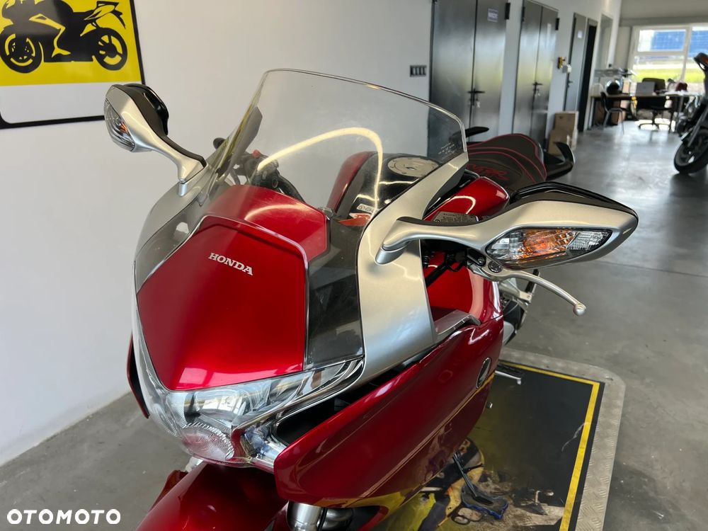 Honda VFR - 10
