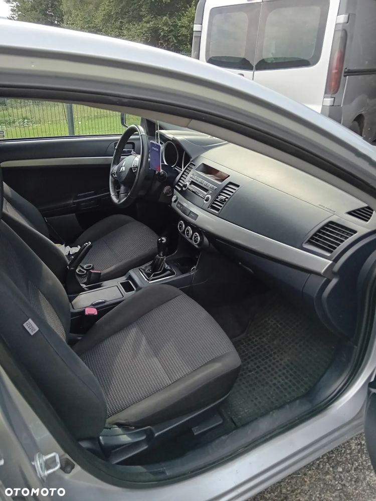 Mitsubishi Lancer - 8