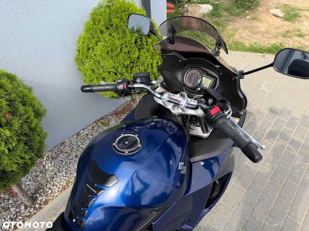 Suzuki GSX - 28