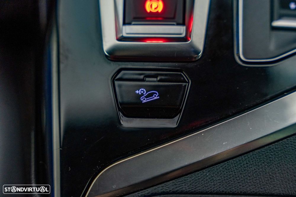 Peugeot 3008 1.6 Hybrid4 GT e-EAT8 - 33