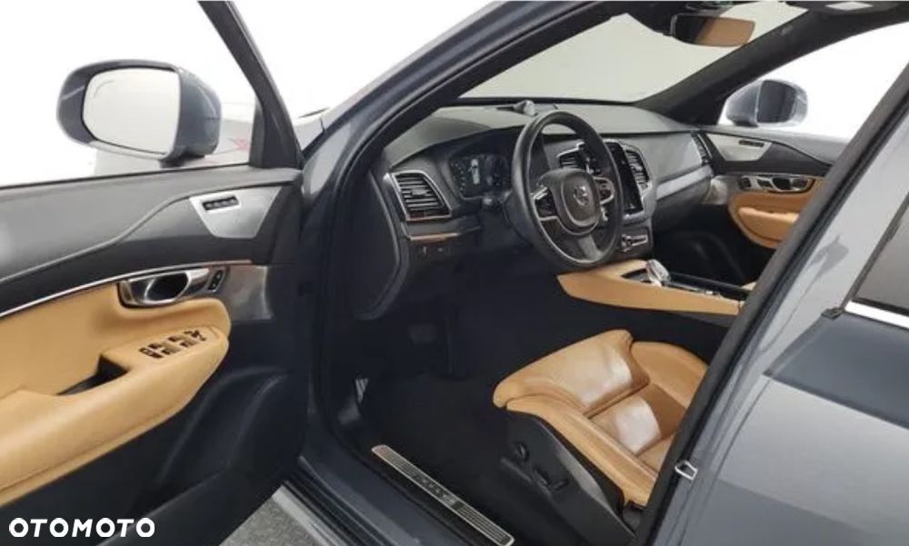 Volvo XC 90 - 7