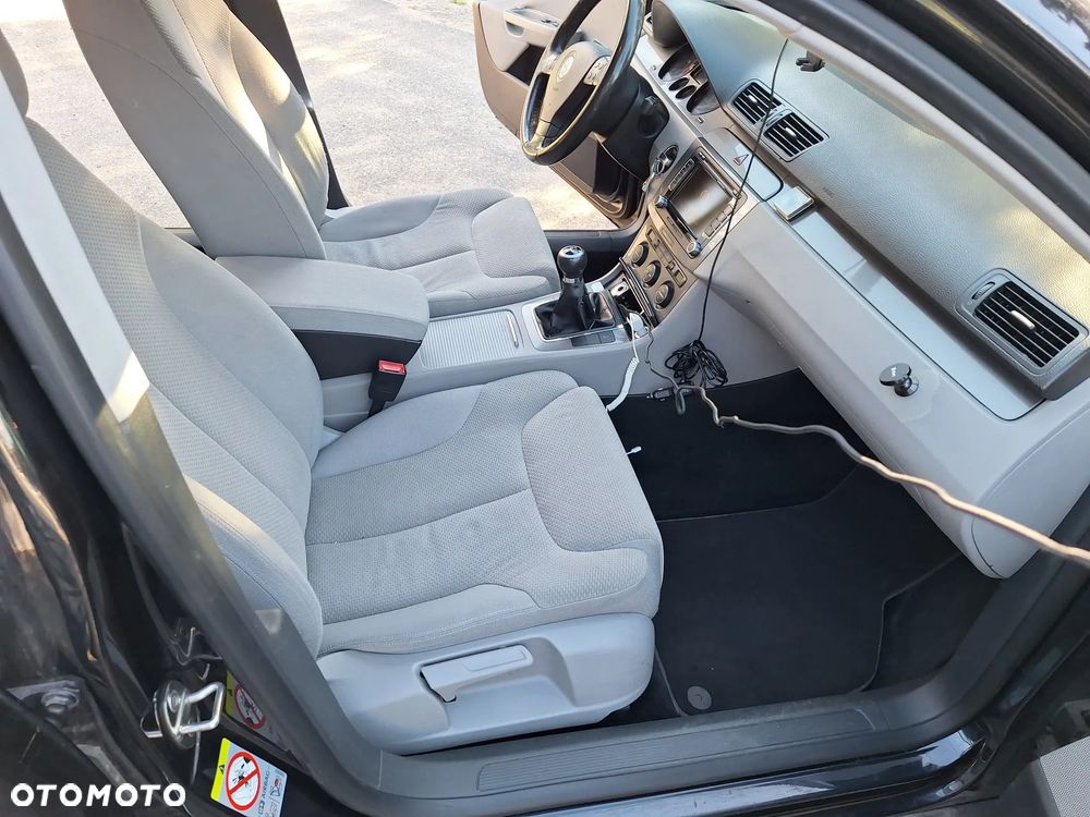 Volkswagen Passat 1.9 TDI Comfortline - 11