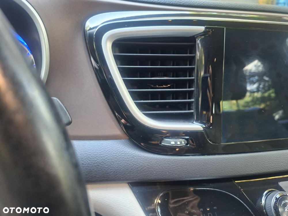Chrysler Pacifica - 18