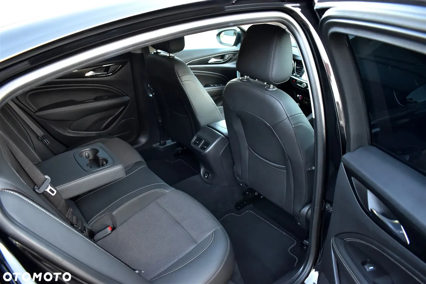 Opel Insignia Sports Tourer 1.5 Direct InjectionT Business Edition - 24