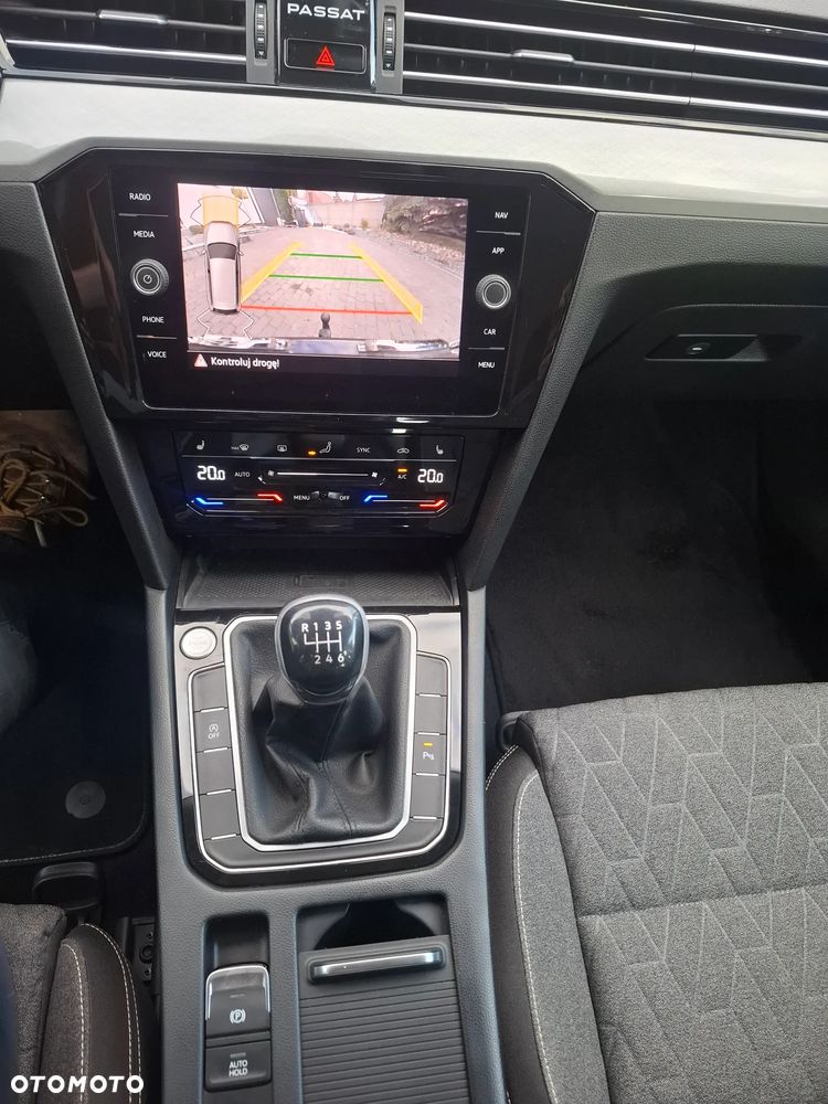 Volkswagen Passat 2.0 TDI SCR Elegance - 26