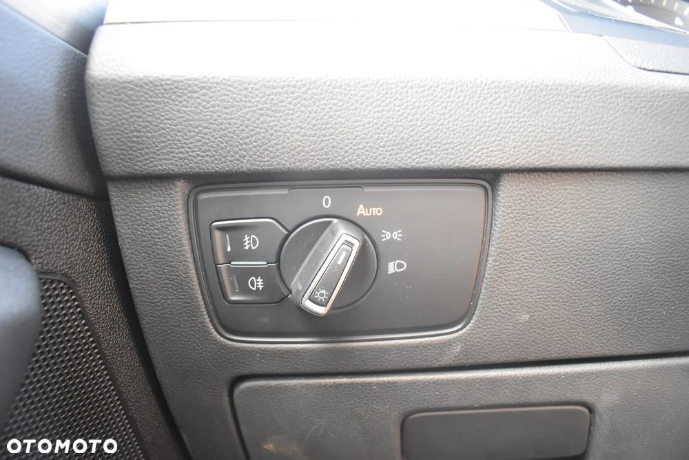 Volkswagen Passat 2.0 TDI EVO Essence DSG - 24