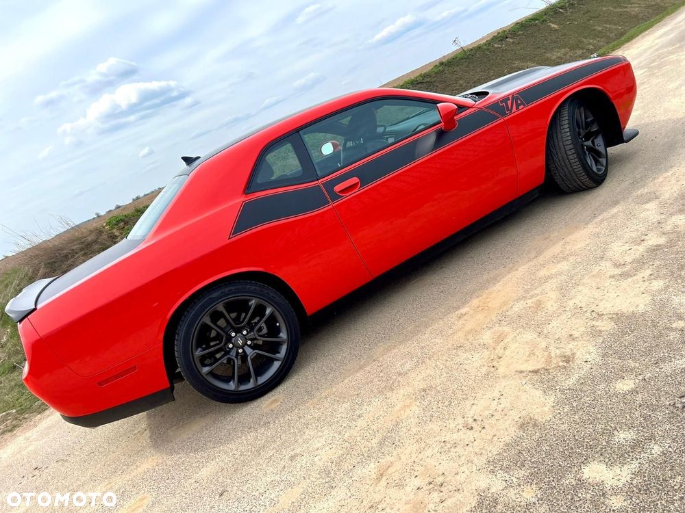Dodge Challenger - 10