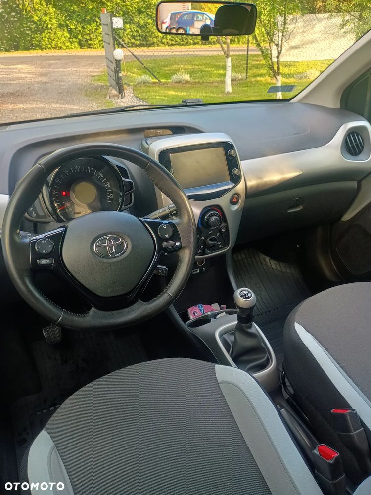 Toyota Aygo x-play - 11
