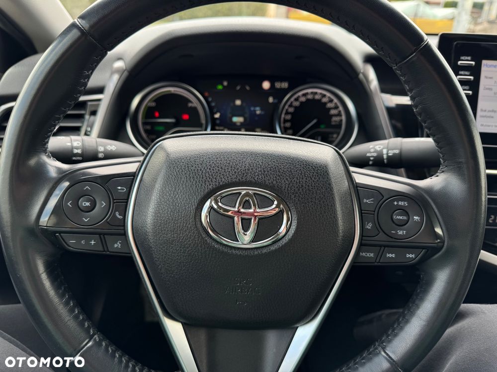 Toyota Camry 2.5 Hybrid Comfort CVT - 24