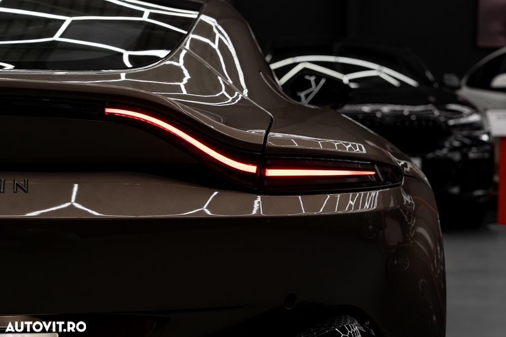 Aston Martin V8 Vantage Standard - 6