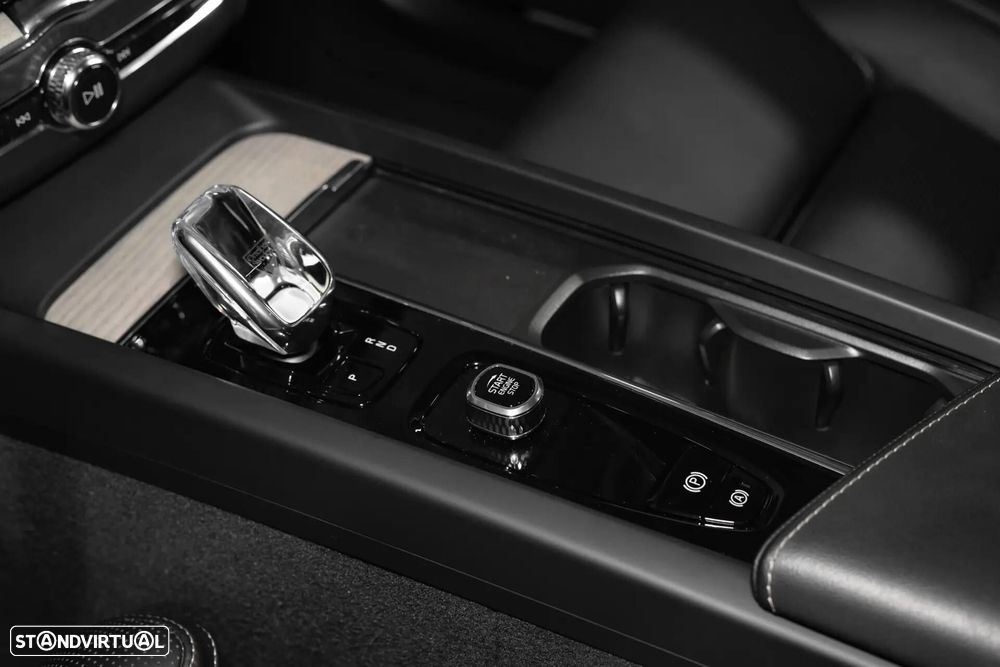 Volvo XC 60 T8 AWD Plus Black Edition - 37