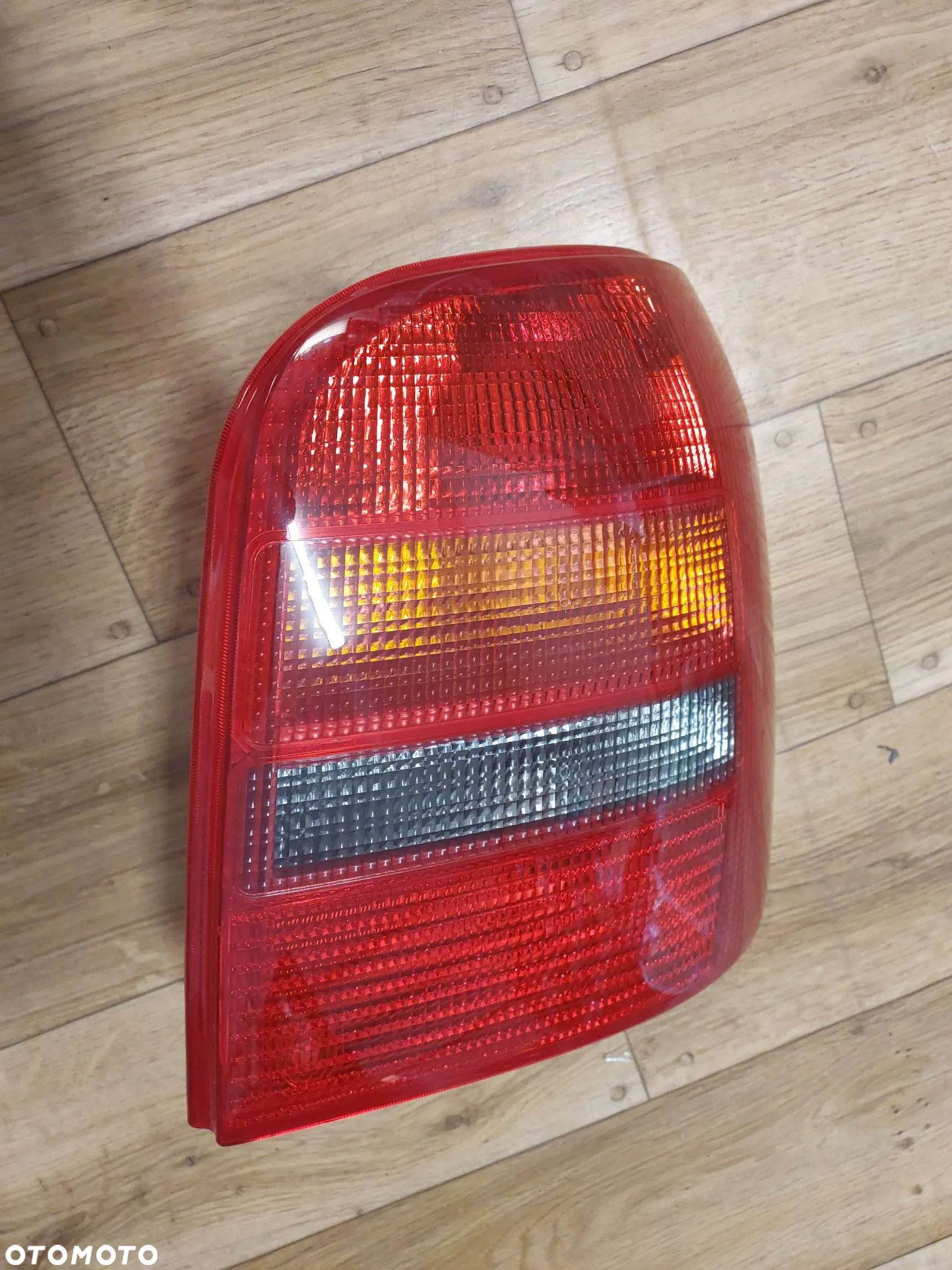 LAMPA TYLNA prawa  AUDI A4  AVANT   AUDI A4 B6 Kombi 11.00-12.04 - 1