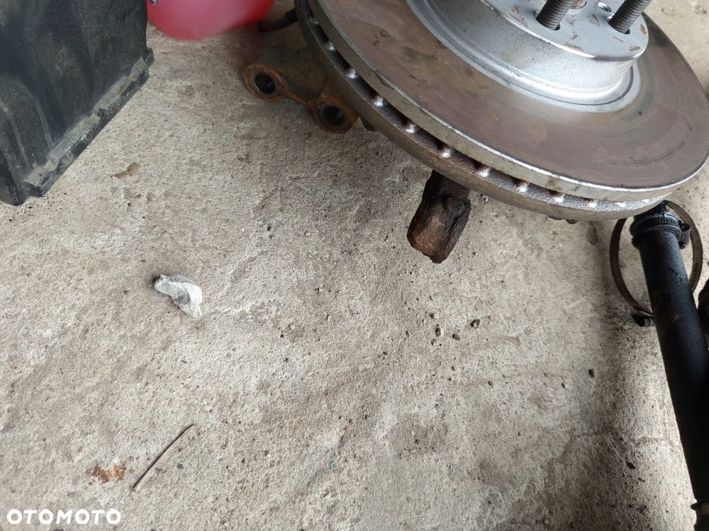 Toyota Avensis T25 1.8 tarcza zacisk piasta - 3