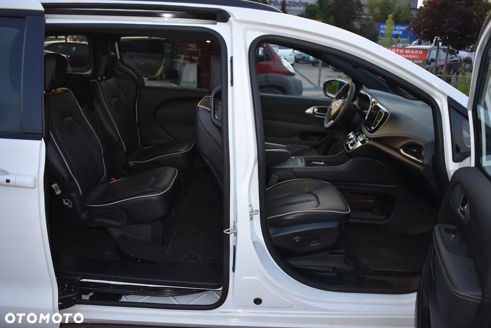 Chrysler Pacifica - 14