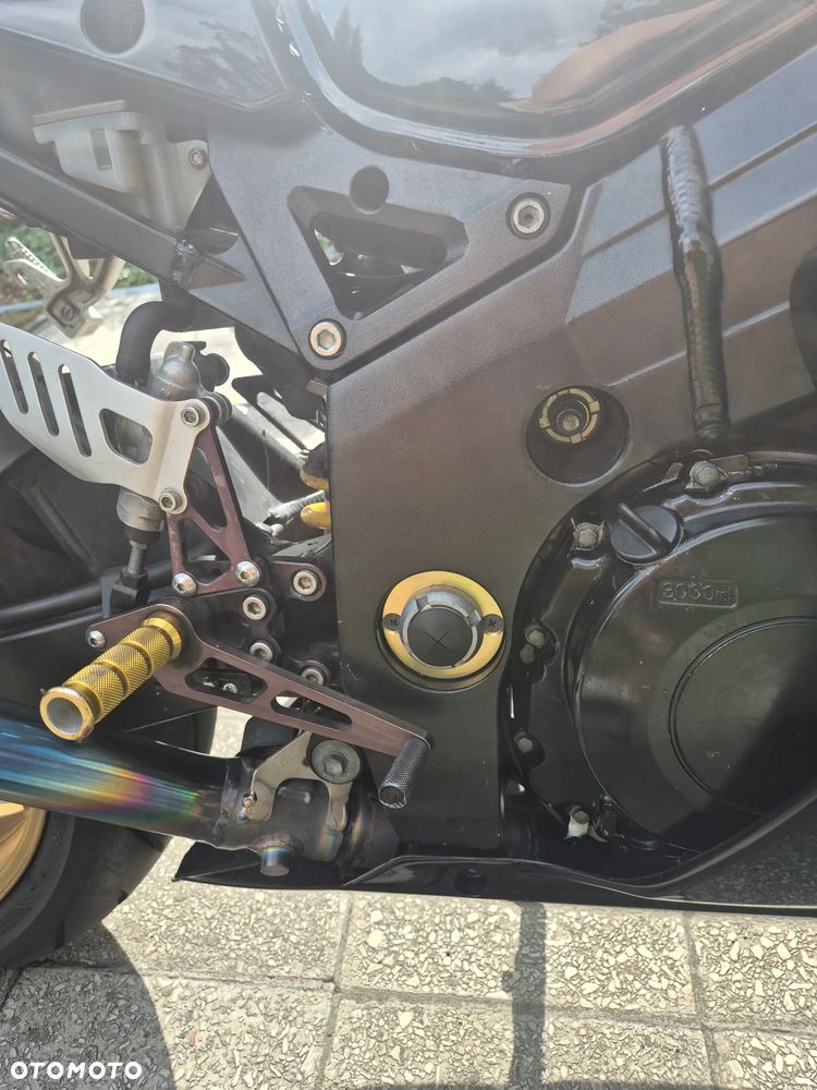 Suzuki GSX-R - 16