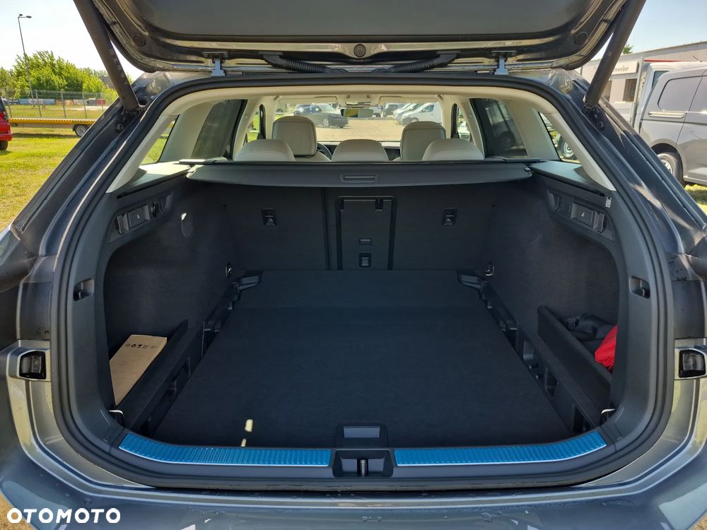 Volkswagen Passat - 14