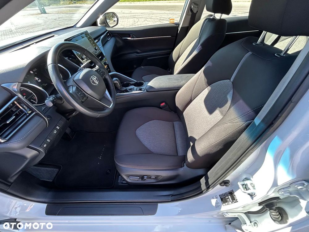 Toyota Camry 2.5 Hybrid Comfort CVT - 22