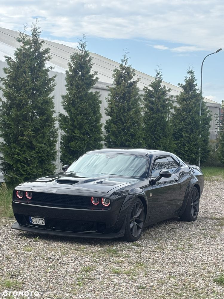 Dodge Challenger - 1