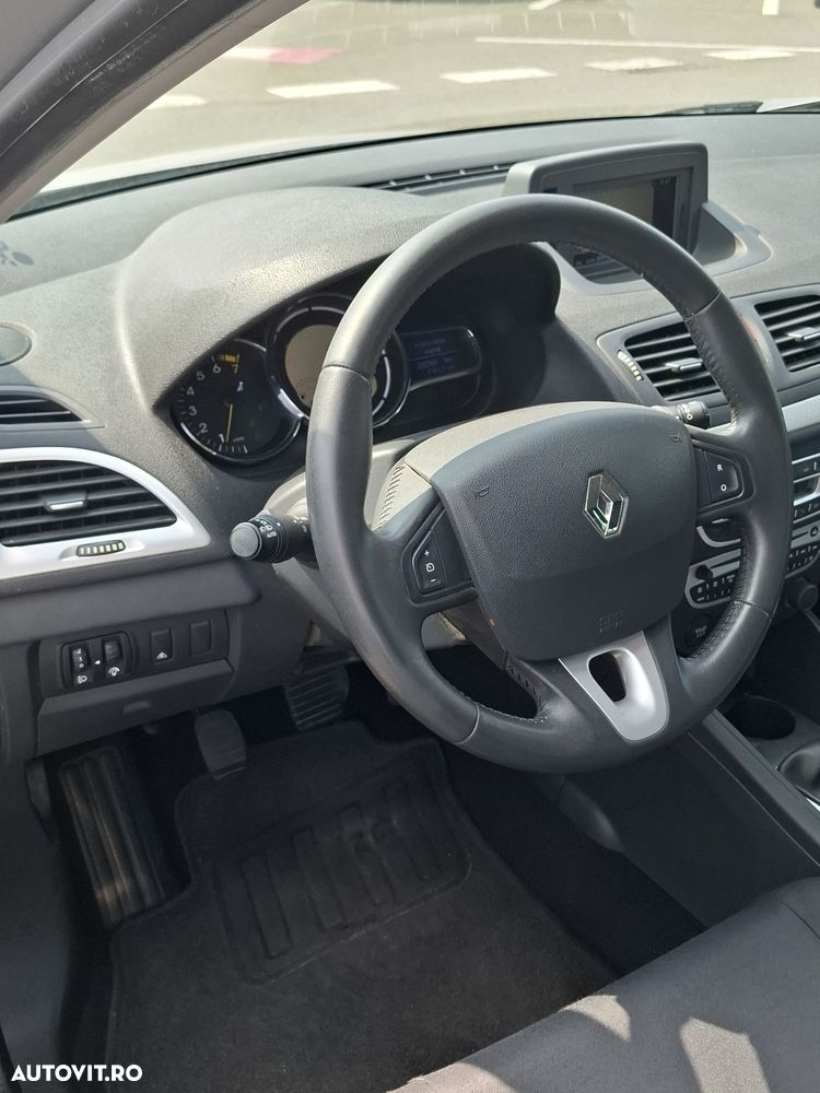 Renault Megane TCe 130 Dynamique - 6