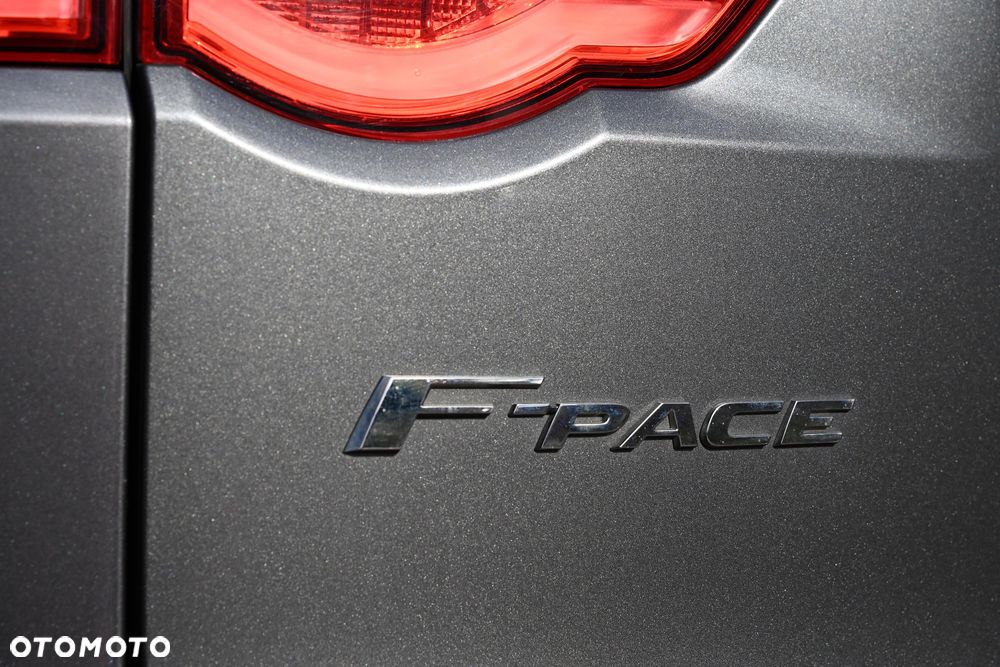 Jaguar F-Pace - 8