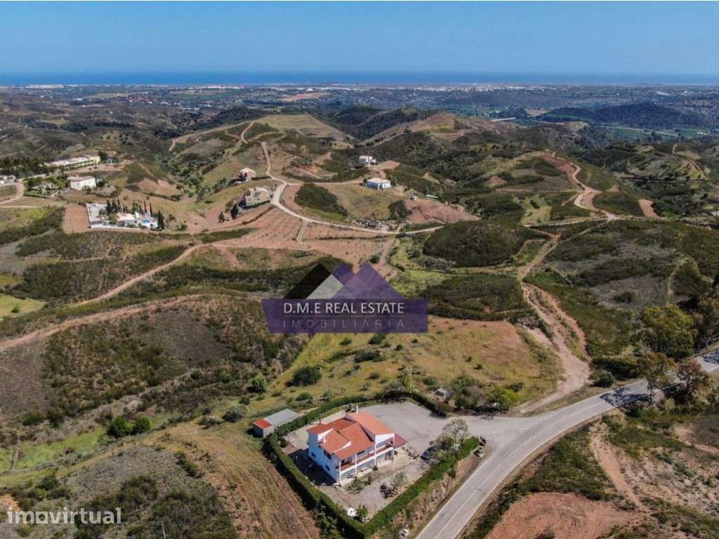 Moradia Independente de Prestígio com Vista Campo | Espaço Comercia... - Grande imagem: 4/22