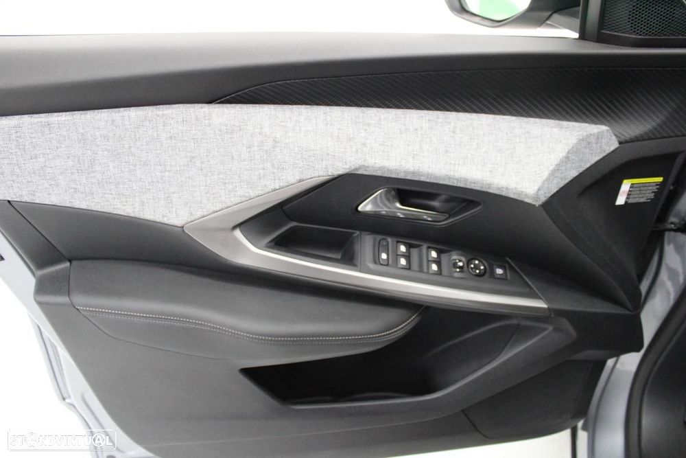 Peugeot e-3008 73 kWh Allure — fotografia 10