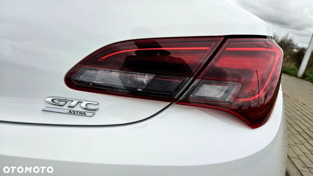 Opel Astra IV GTC 2.0 CDTI Sport S&S - 34