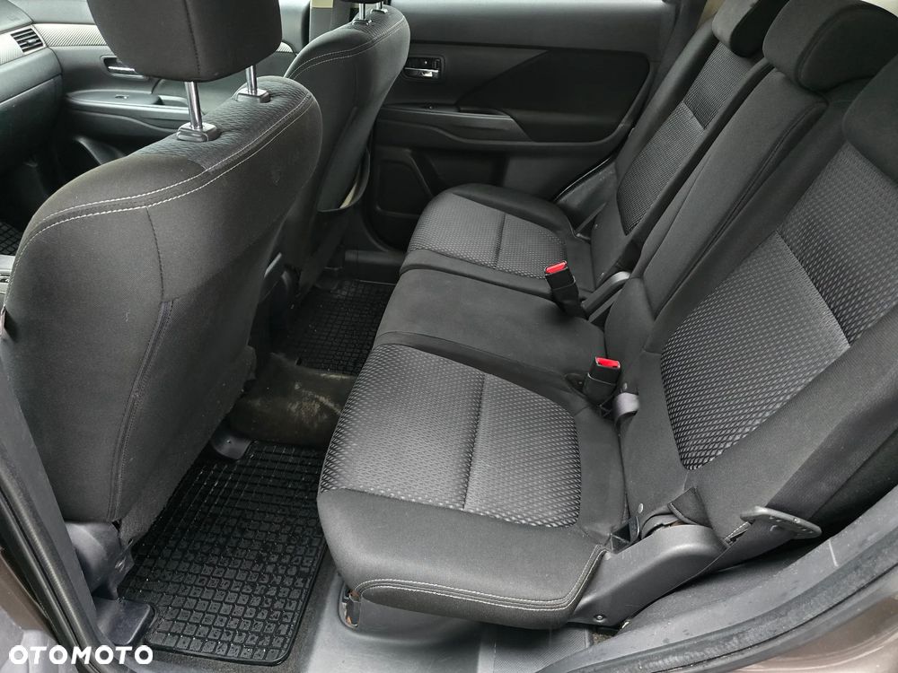 Mitsubishi Outlander 2.0 Intense + 4WD CVT - 9