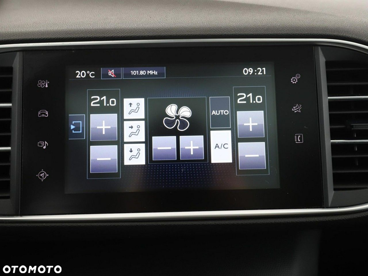 Peugeot 308 SW 2.0 BlueHDi Allure S&S - 26