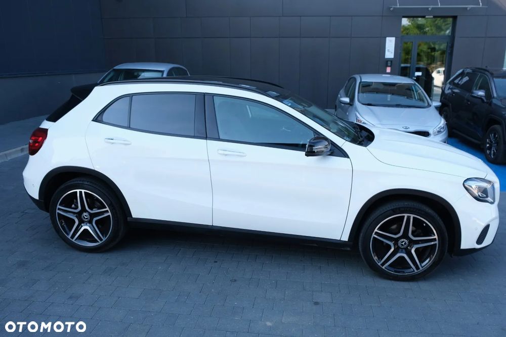 Mercedes-Benz GLA - 11