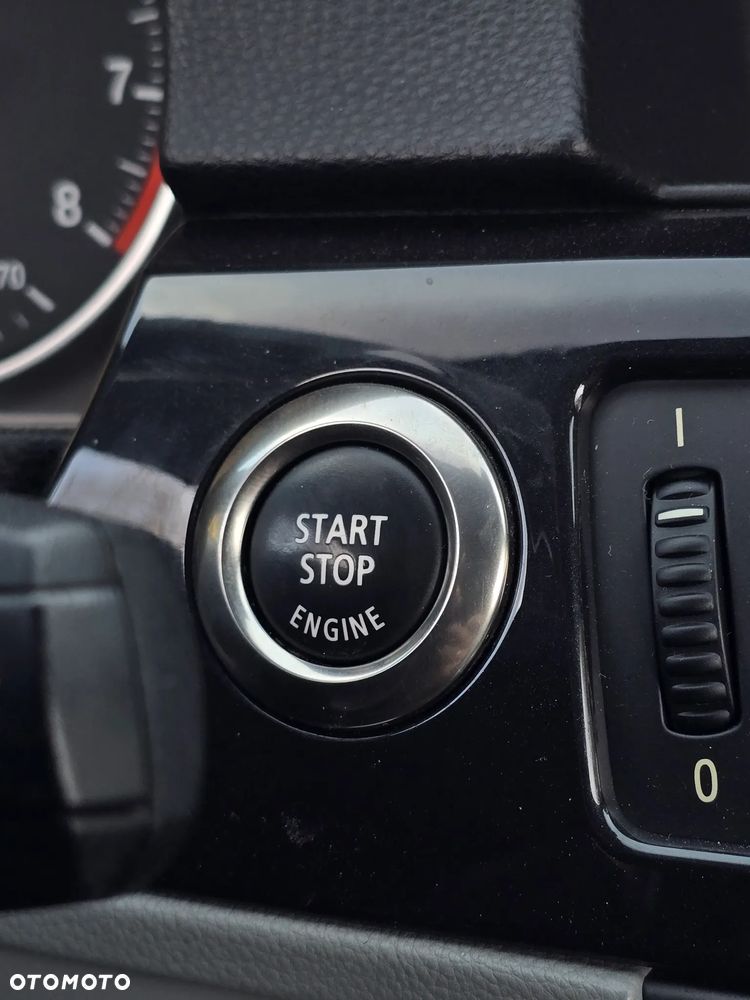 BMW Seria 3 330i M Sport Edition - 31