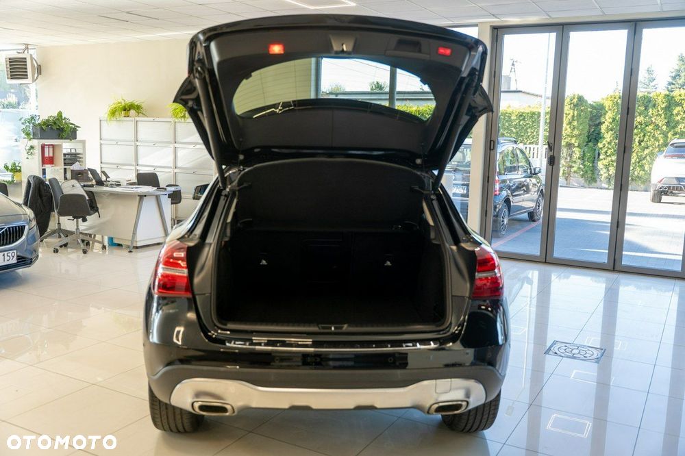 Mercedes-Benz GLA 200 7G-DCT - 26