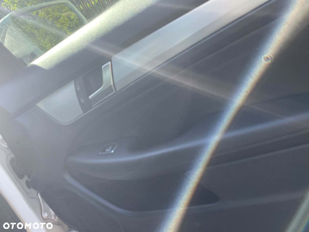 Mercedes-Benz Klasa C 250 CGI BlueEff Sport - 19