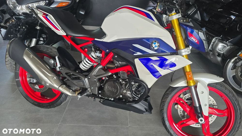 BMW G - 32