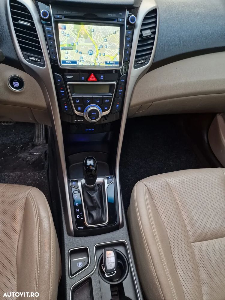 Hyundai i30 Kombi 1.6 CRDI DCT Premium - 32