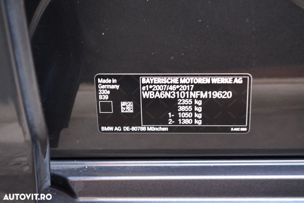 BMW Seria 3 330e Aut. Sport Line - 38