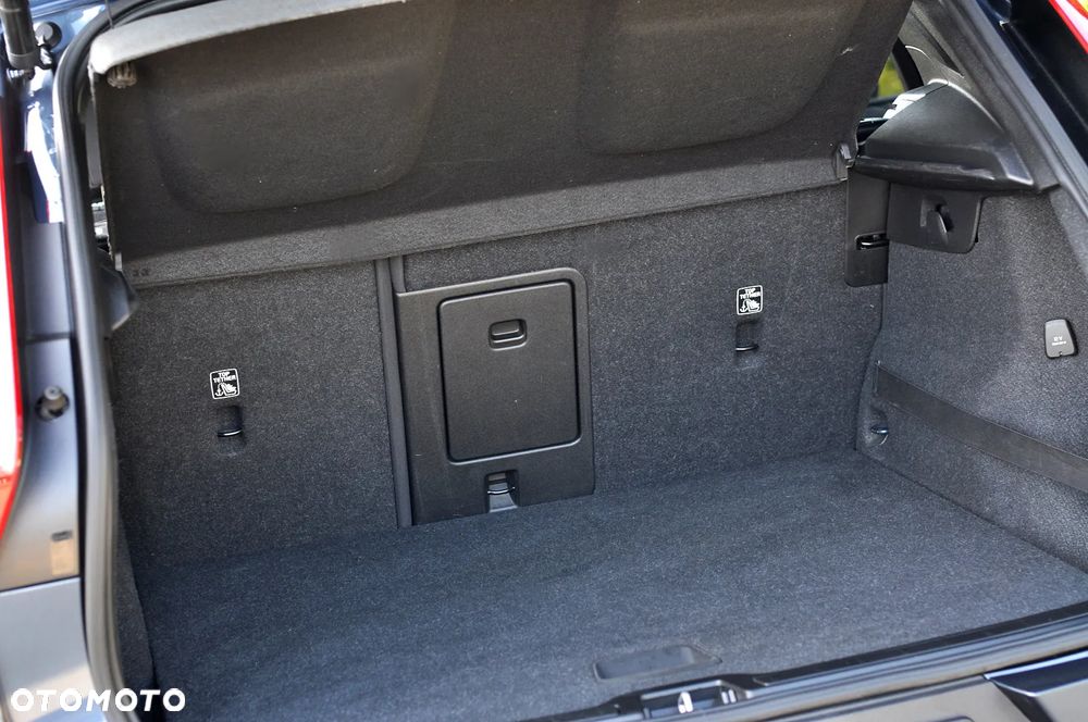Volvo XC 40 D3 Momentum Pro - 21